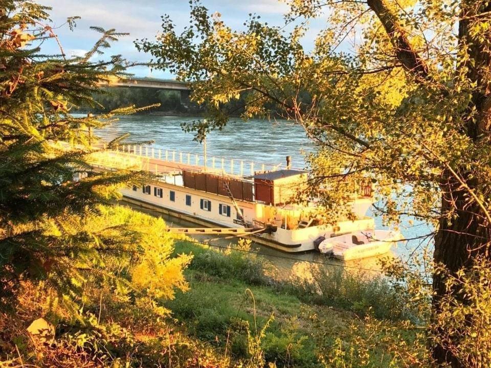 Certo Nautica Hotel Bratislava Bagian luar foto